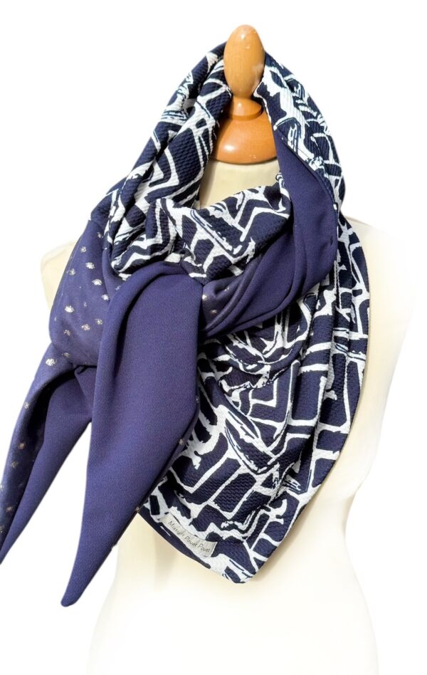 Foulard graphique bleu marine