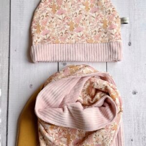 Bonnet rose pâle rétro